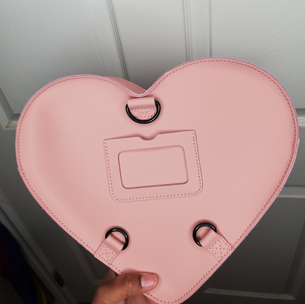 Dr. Martens Heart shaped bag in color Peach π π π - Picture 7 of 8